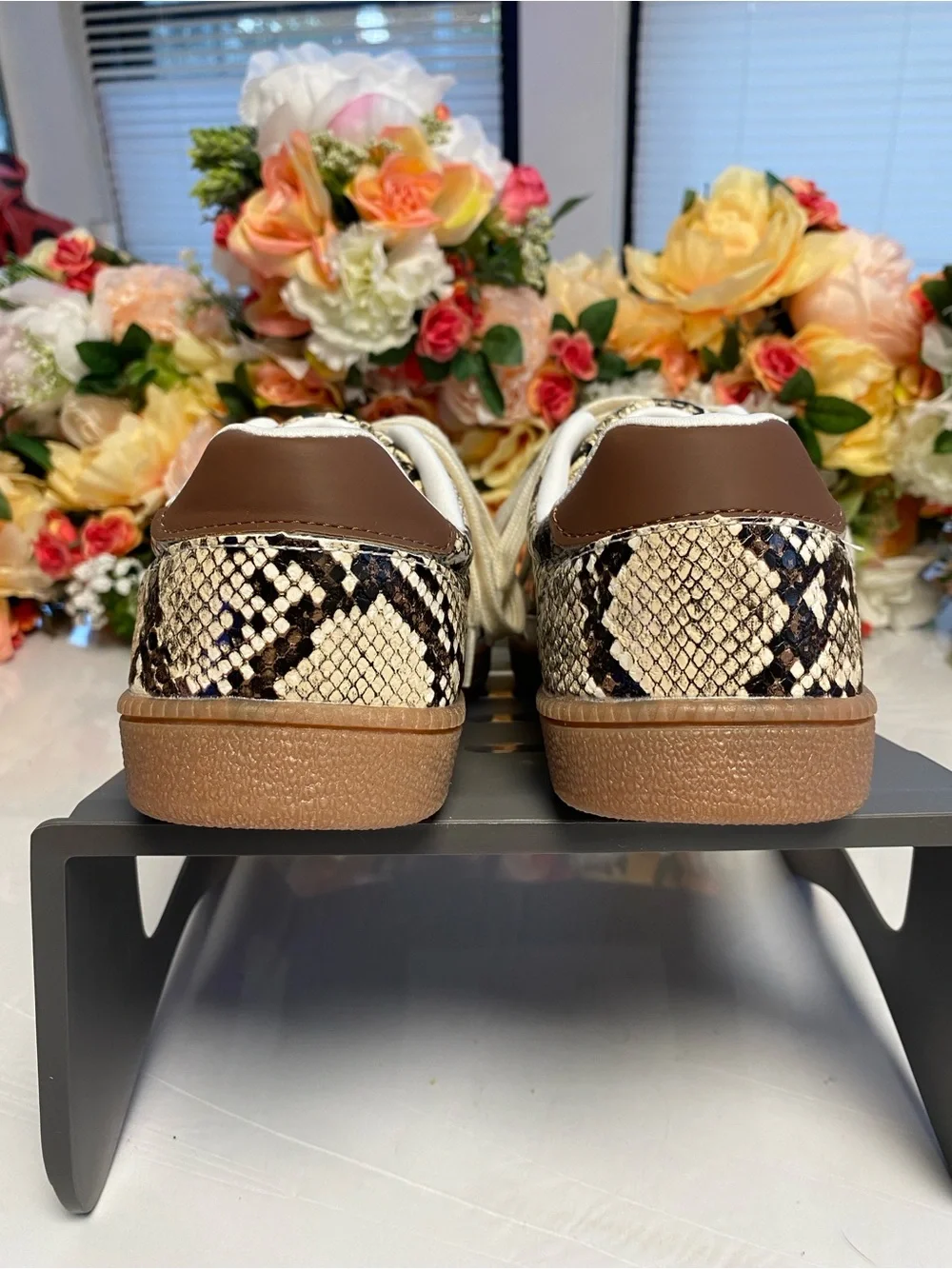 No Boundaries Snake Print Lace-Up Sneakers Size 8.5 Cream Brown